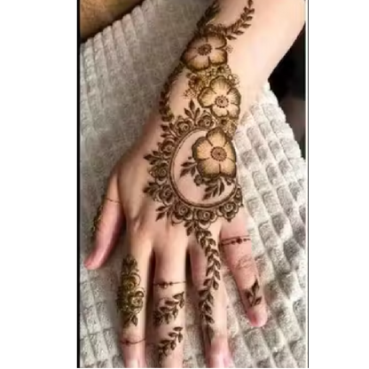 Delicate Floral Chain Mehndi Design Stencil
